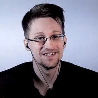 La charla entre Edward Snowden y Diego Luna
