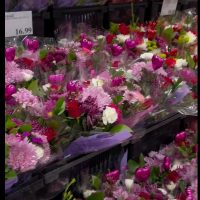 Ya no son pasteles, ahora revendedores arrasan con flores del Costco