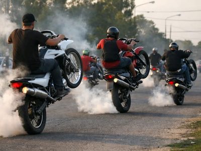 Motoqueros hacen de las suyas en San Patricio del Chañar