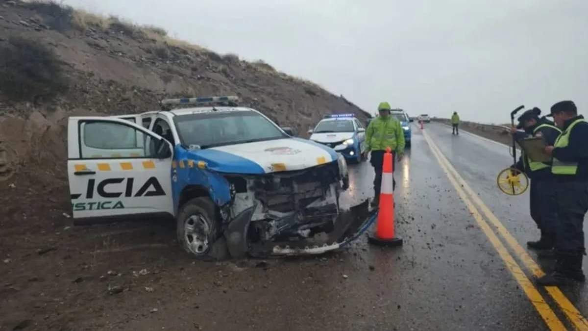 El vehículo quedó destruido. Fuente: (Facebook)