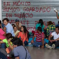 La CNTE intensifica movilizaciones y bloqueos en seis entidades y la CDMX