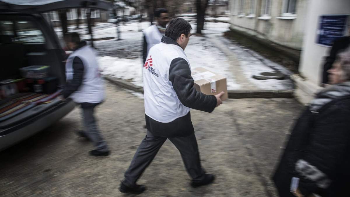 Reparto de ayuda de Médicos Sin Fronteras en Donetsk, Ucrania