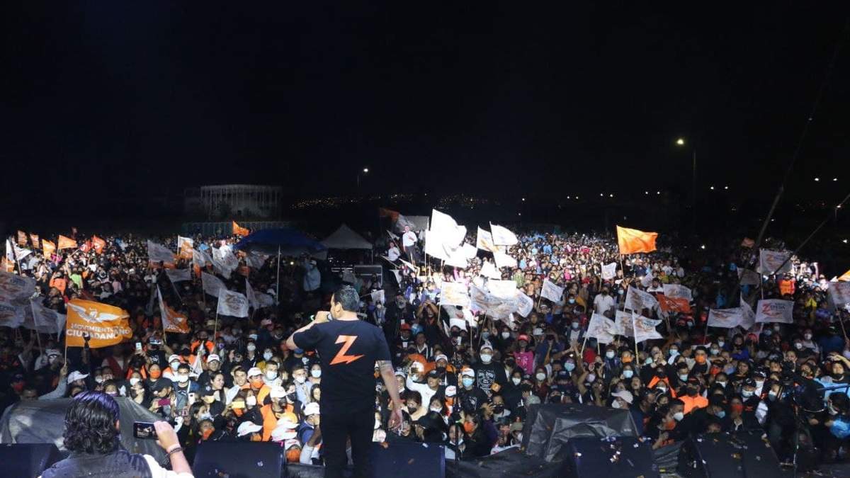 Juan Zepeda cantó en su cierre de campaña
