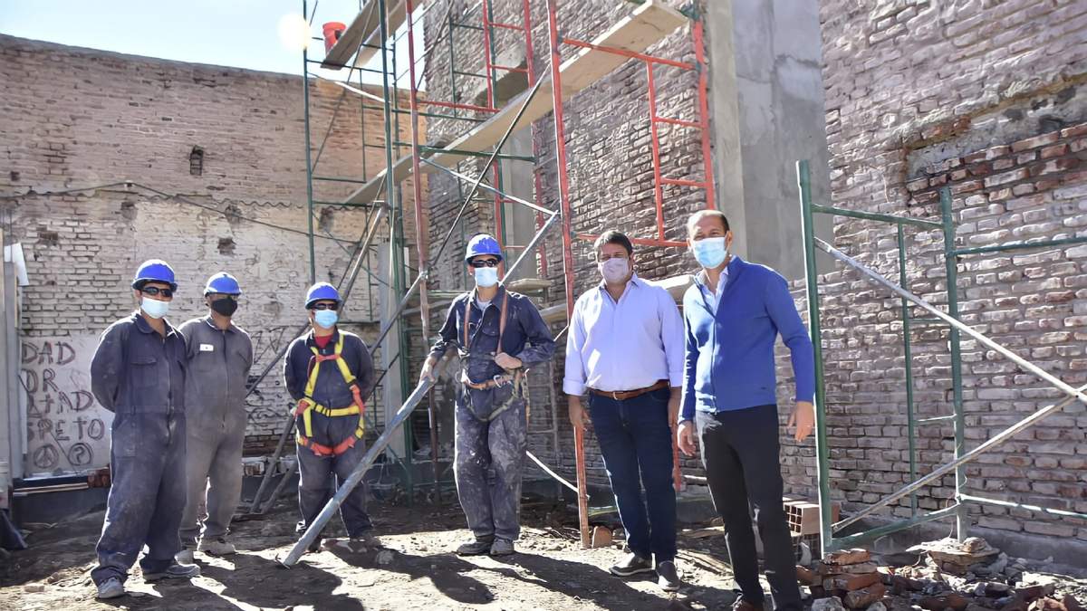 Los funcionarios visitaron la obra de la Usina Cultural de Neuquén Capital. Fuente: (Twitter)