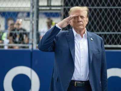 Trump ahora dice que estará "OK" con un arresto domiciliario, mientras abraza a su criticada TikTok