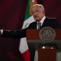 AMLO exhibe carta que envió al abogado de García Luna: "Tenía muchas ganas de demandarlo"