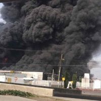 Incendio consume bodega de textiles en Toluca; no hay pérdidas humanas