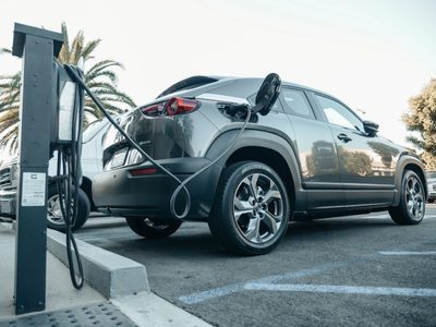 Mercado automotor: ingresarán 50.000 vehículos híbridos y eléctricos