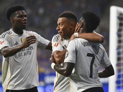 Mbappé marca dos goles en la victoria del Real Madrid por 3-0 al Oviedo en LaLiga