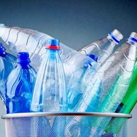 No tires las botellas de plástico y usalas para que tu escoba dure mucho más
