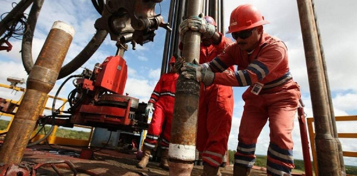Trabajadores petroleros lograron un sueldo mínimo de 1.740,000 pesos. Fuente (X)
