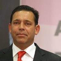 EU solicita retener al exgobernador Eugenio Hernández con fines de extradición