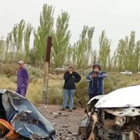 Caos de tránsito en Neuquén: choque múltiple bajo la lluvia dejó una mujer herida