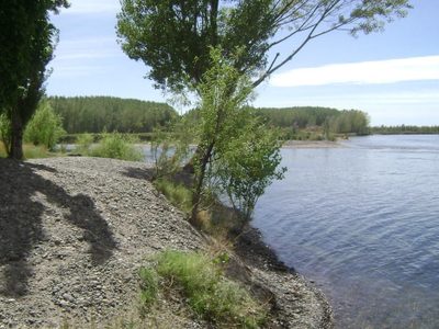 Encuentran el cuerpo sin vida de un taxista en el Río Limay
