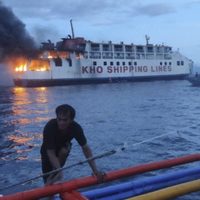 Ferry se parte en dos y se hunde; por lo menos 18 personas se ahogan