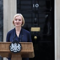 Tras solo 44 días en el cargo, renunció Liz Truss, la primera ministra británica