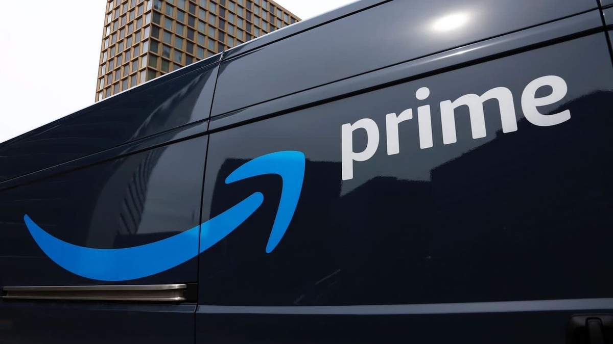 Vehículo de entrega de mercadería de Amazon Prime