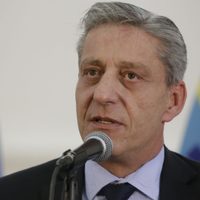 Arcioni participó de la preinauguración de una obra entre YPF y el Sindicato de Petroleros Privados