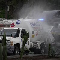 Pipa choca y provoca fuga de gas en Tláhuac; bomberos controlan incidente