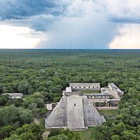 El monumento y el ambiente digital