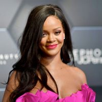 ¡Vas a querer imitarla! Rihanna revela sus secretos para llamar la atención adonde vayas