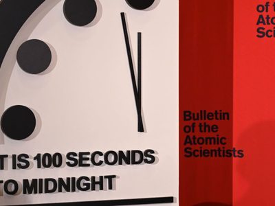 Sin señales de mejora: el reloj del apocalipsis se mantiene a 100 segundos de la campanada final