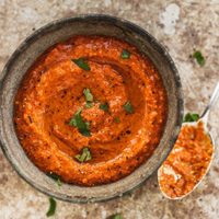 Si te gusta el sabor del pimiento, hacé esta receta de Muhammara, la crema de origen sirio ideal para tus picadas