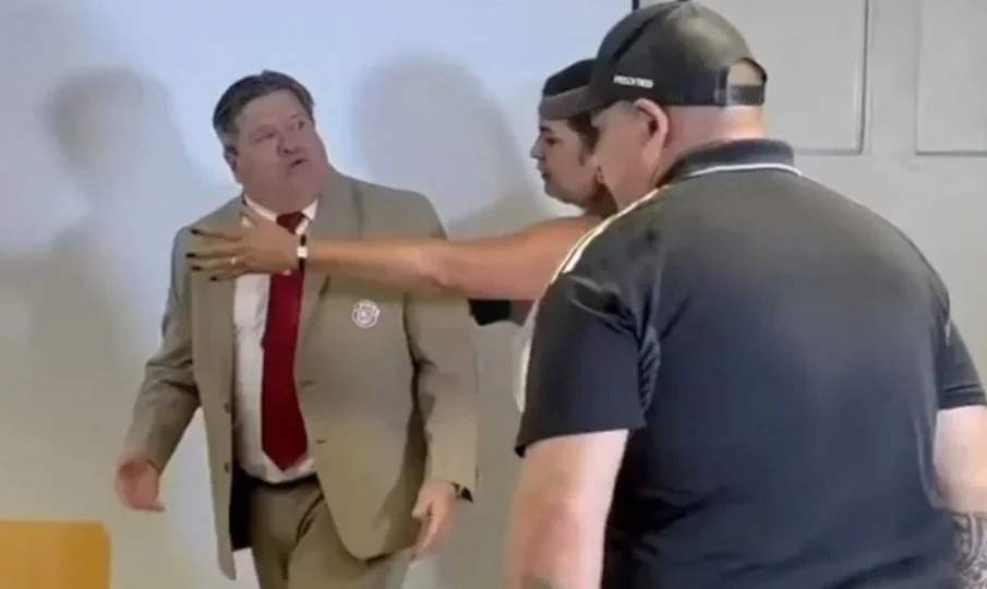 “Piojo” Herrera encara a periodista que lo critica tras derrota de Costa Rica contra Haití