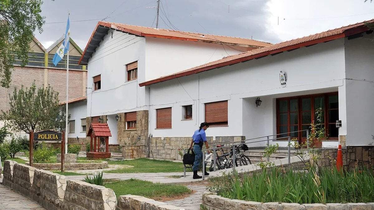 Comisaría en Chos Malal. Fuente (LMNeuquén).