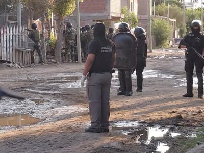 Allanamientos en toma La Familia por una pelea entre hermanos; dos detenidos y balas secuestradas