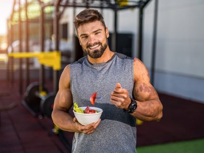 5 alimentos que deben comen a menudo los hombres para retrasar el paso del tiempo y verse muy bien