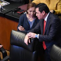AMLO acusa a Osorio Chong y Vázquez Mota de frenar la ley reglamentaria de la revocación de mandato