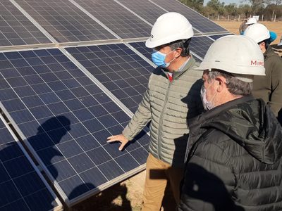 Jorge Capitanich inauguró un parque solar en Chaco
