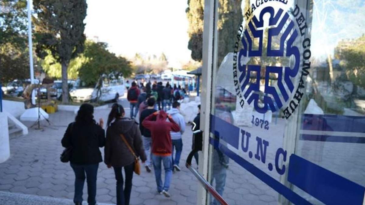Ingreso a la UNCo en Neuquén Capital. Fuente: (Twitter)