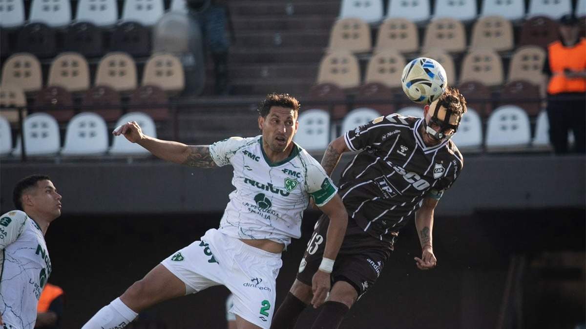 El hombre de la máscara de Platense va al cabeza. 1 a 1 en Vicente López.