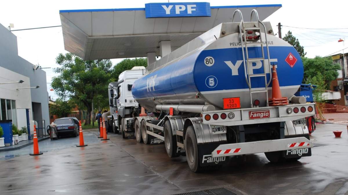 YPF anunció aumentos en los valores de sus combustible. Fuente: (Twitter)