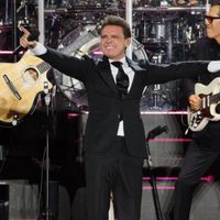 Luis Miguel, “El Sol” brilla ante 65 mil fans en pletórico Estadio GNP (Videos)