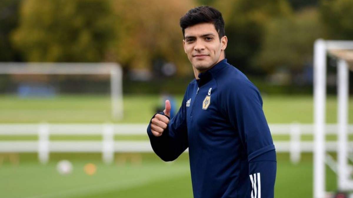Raúl Jiménez fue operado tras el choque con el brasileño David Luiz. Foto: @Raul_Jimenez9