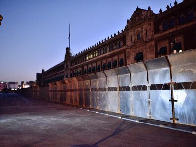 Cercan Palacio Nacional previo a marcha del 8 de marzo