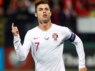 Sin entrenamientos en la Juve, Cristiano Ronaldo continúa ejercitándose en su hogar por coronavirus