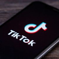 Varios estados de Estados Unidos denunciaron a TikTok por afectar a los menores de edad y jóvenes