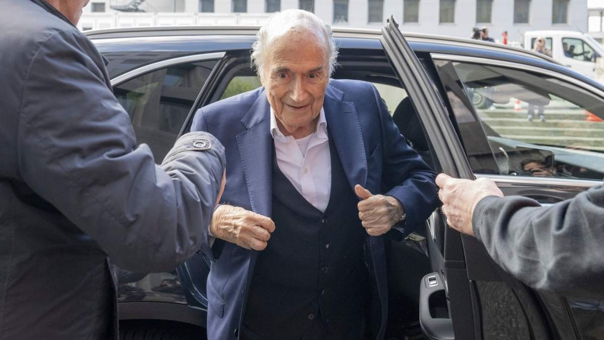 El expresidente de la FIFA Sepp Blatter llega para asistir al veredicto de la corte de apelaciones en Muttenz, Suiza, el martes 25 de marzo de 2025