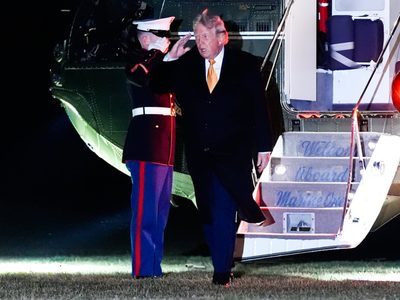 Trump reclama “acceso total” al petróleo venezolano y le “suena bien” una misión en Colombia