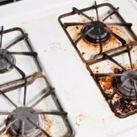 Sin gastar un peso: mirá cómo preparar desengrasante para tu cocina con 1 alimento que siempre tiras a la basura