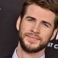 "¡Infraganti!" Liam Hemsworth a los besos con su nueva novia ¿Ya superó a Miley Cyrus?