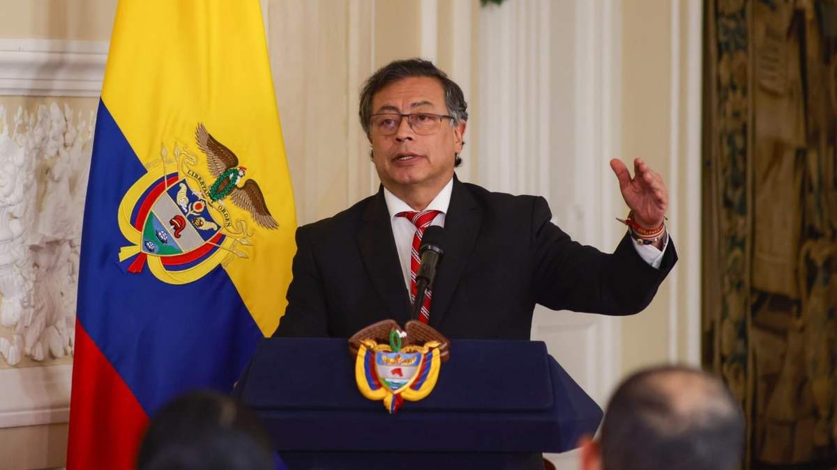 Petro. Le exigen defender a sus connacionales