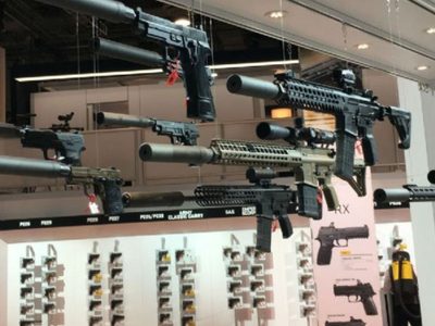 Kamala Harris pide que se prohíban las armas de asalto en Estados Unidos