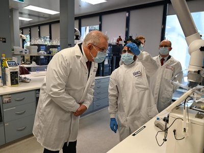 Buenas noticias: Oxford anunció que la vacuna sigue su curso y "estará lista para fin de año"