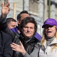 Denuncian que la camioneta que trasladó a Javier Milei en Lomas de Zamora debe más de 41 millones de dólares y tiene 213 infracciones de tránsito