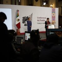 Sheinbaum promete transparentar publicidad para medios, incluyendo los "alternativos"